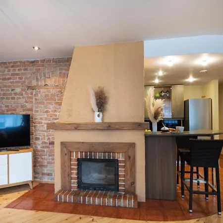 Old Aldaru Street Historic One Bedroom *
