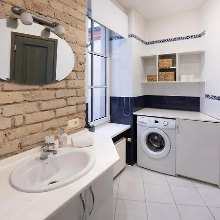 Old Aldaru Street Historic One Bedroom ריגה