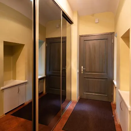 Old Aldaru Street Historic One Bedroom ריגה